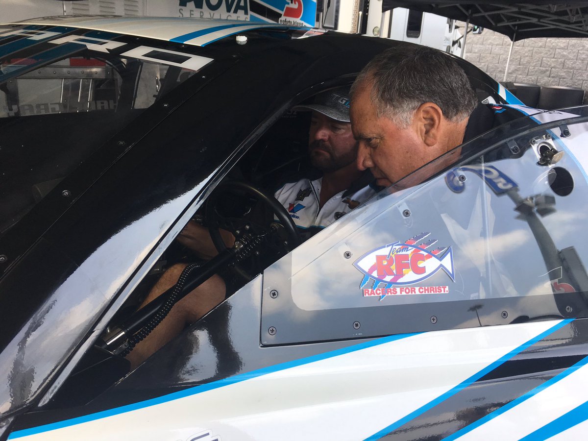 Father <a href="/JohnnyGrayFC/">Johnny Gray</a> and son <a href="/ShaneGrayPS/">Shane Gray</a> warm up the car in prep for Q3 #4WideNats #prostock