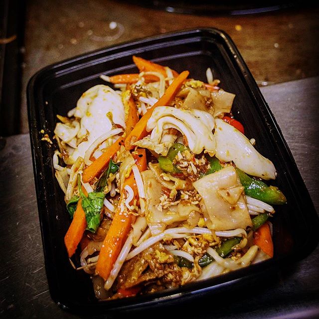 It's #beautiful outside today! grab some #takeout and head for a #picnic 215-297-6552 #feelslikesummer #ilovesunshine