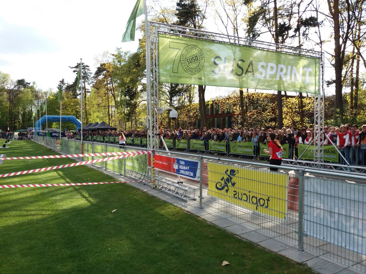 Vanaf nu sprinten de deelnemers massaal die laatste 70m naar de finish in de #susa sprint! #bata45 #susa70jaar! #hierisdatfeestje
