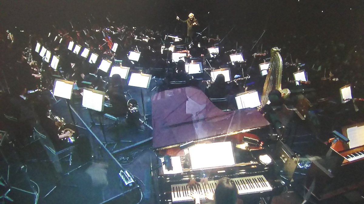 ストリングス アンサンブル エリシオン ゲーム音楽のコンサート研究でファイナルファンタジーオーケストラコンサートの映像を見ています 指揮はアーニーさん Voices指揮依頼ファイナルファンタジーのオーケストラコンサートでお馴染みになりました