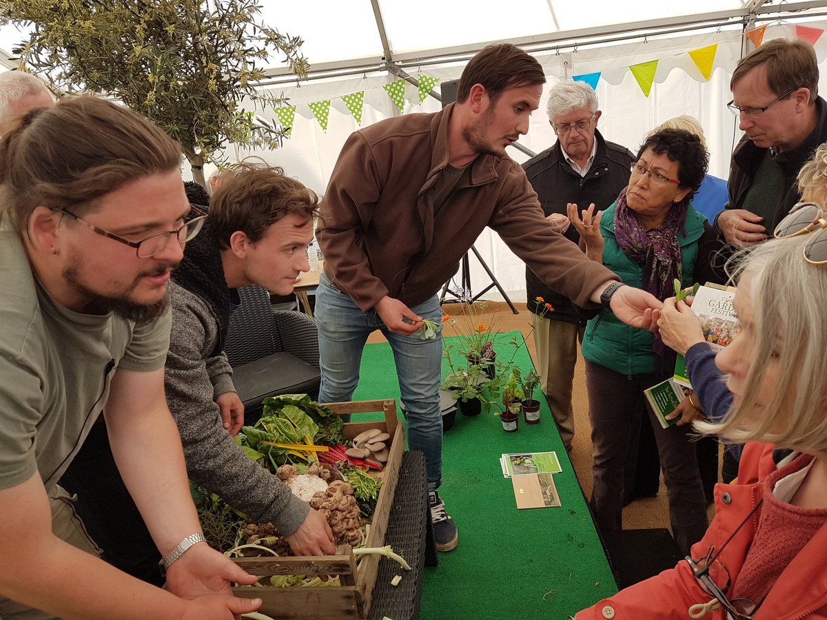 Fun chat with the great Jim Buttress @The_RHS @Alscoutts and @Dan_Gavr at @tobygardenfest #gardenersontour