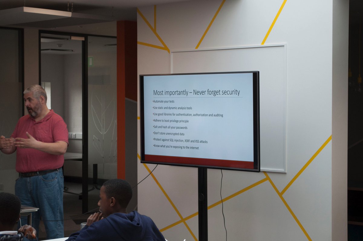 skyhighprodsie's tweet image. @TheMillDrogheda @coderdojodrog @M1PaymentsCorr some photos from today's session with @bmatthews68 very enjoyable & helpful info #Coderdojo