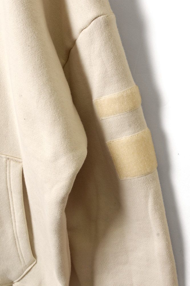 FAKETOKYO_com's tweet photo. 【LANDLORD ARCHIVES】HOODIE/OFF WHITE
袖部分のテーピングが特徴のフーディ。https://t.co/HBPZRXfiri
#LANDLORD #16AW https://t.co/aUB0MrBymu