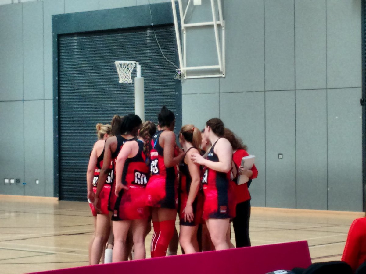 Pen_gwen's tweet image. #SirensNetball final quarter - go girls