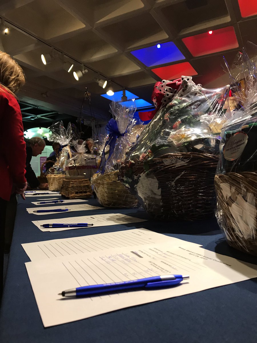 Rotary6560's tweet photo. Don't forget to bid on our silent auction baskets! #DistCon17 https://t.co/Pur9P54vR3