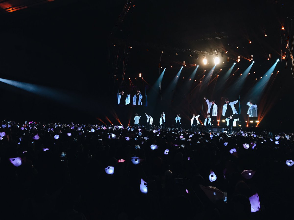 [#오늘의방탄] #방탄소년단 <THE WINGS TOUR> 자카르타 콘서트에서 만난 아미들! 좋은 추억으로 남길 바라며💕 #우리가함께하는지금 #여전히화양연화🙆🏻