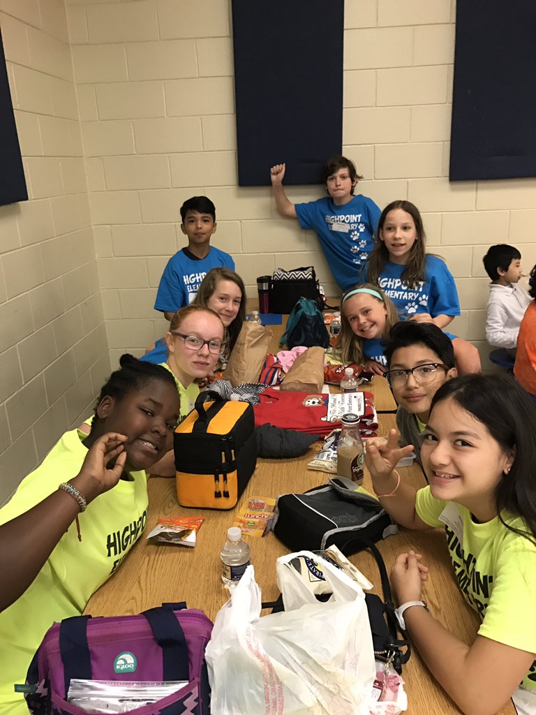 High Point 5th graders at the Inaugural Hound Bowl math tournament ! <a href="/CarriePitchford/">Carrie Pitchford</a> @1hpesmathcoach <a href="/HighPointFCS/">High Point: Fulton</a>