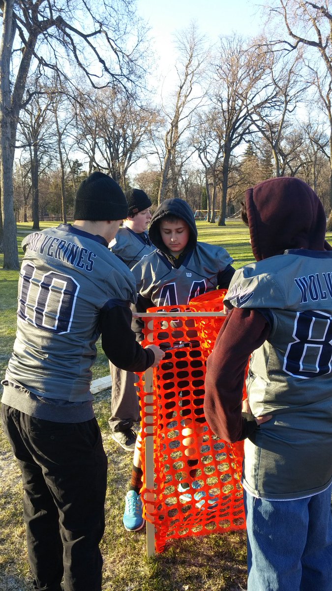 Wolverine_FB's tweet photo. Great to see some Wolverine FB players, giving up their Saturday morning and helping out a great cause #Laps4Life @wkc101 https://t.co/JNArR27gK5
