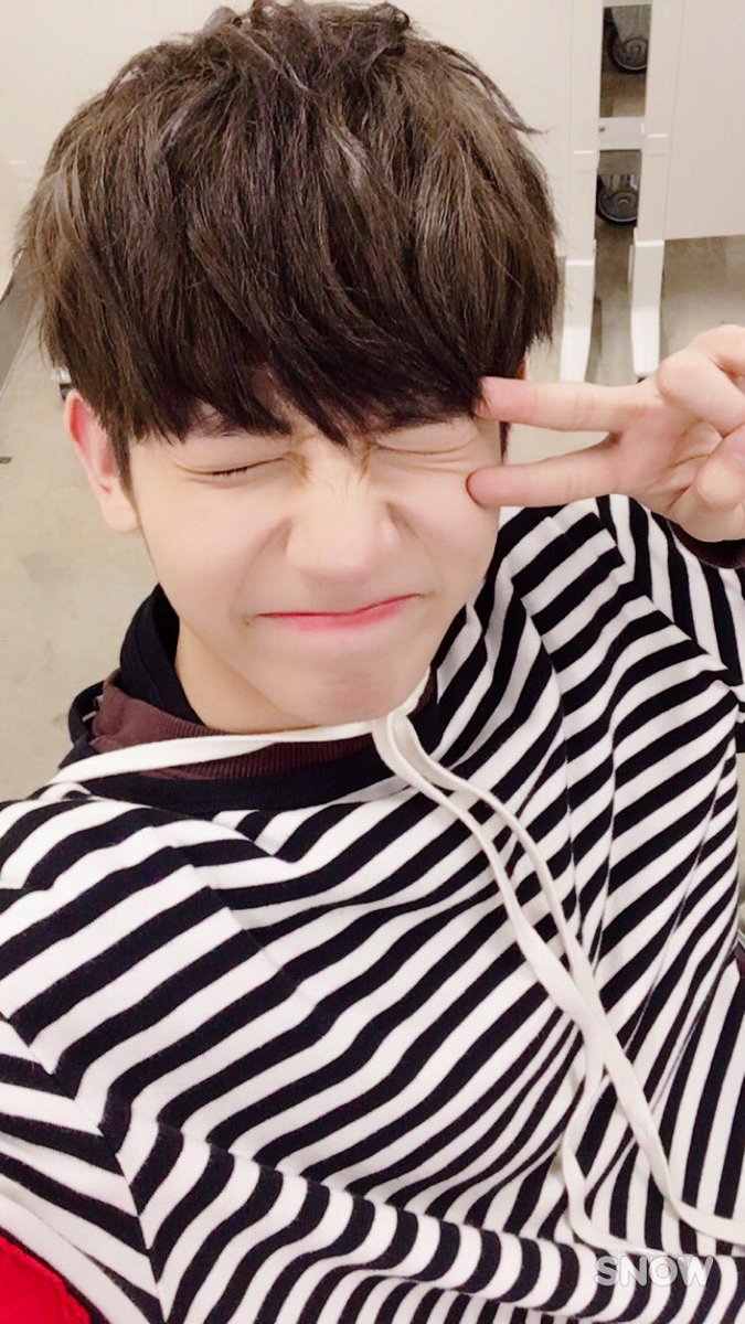 teamct_romeo's tweet photo. [강민] 12시💛💛 잘자요🐈💛#ROMEO #니가없는데  뿅 https://t.co/hHNHEHO7T6