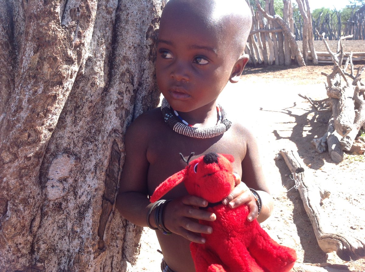 Newport_Library's tweet image. Cliffy with young girl from the Himba tribe, Namibia. #WhereIsClifford #LibraryMascot