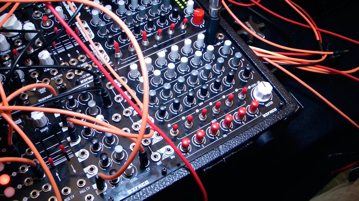 [Vídeo] <a href="/Befaco/">Befaco</a> Hexmix, un mezclador #Eurorack de seis canales: hispasonic.com/reportajes/bef…