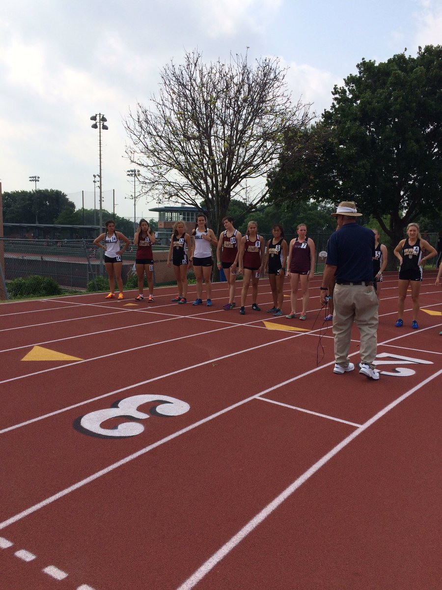 ACRoosXCTrack's tweet image. 1 min away from the women's 1500m