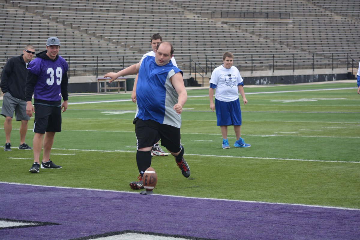 WarhawkFootball's tweet photo. Thankful for the opportunity to work with @sowisconsin yesterday at Perkins Stadium! || #d3fb #whyd3 #WarhawksGiveBack https://t.co/2XaX3ro6x2