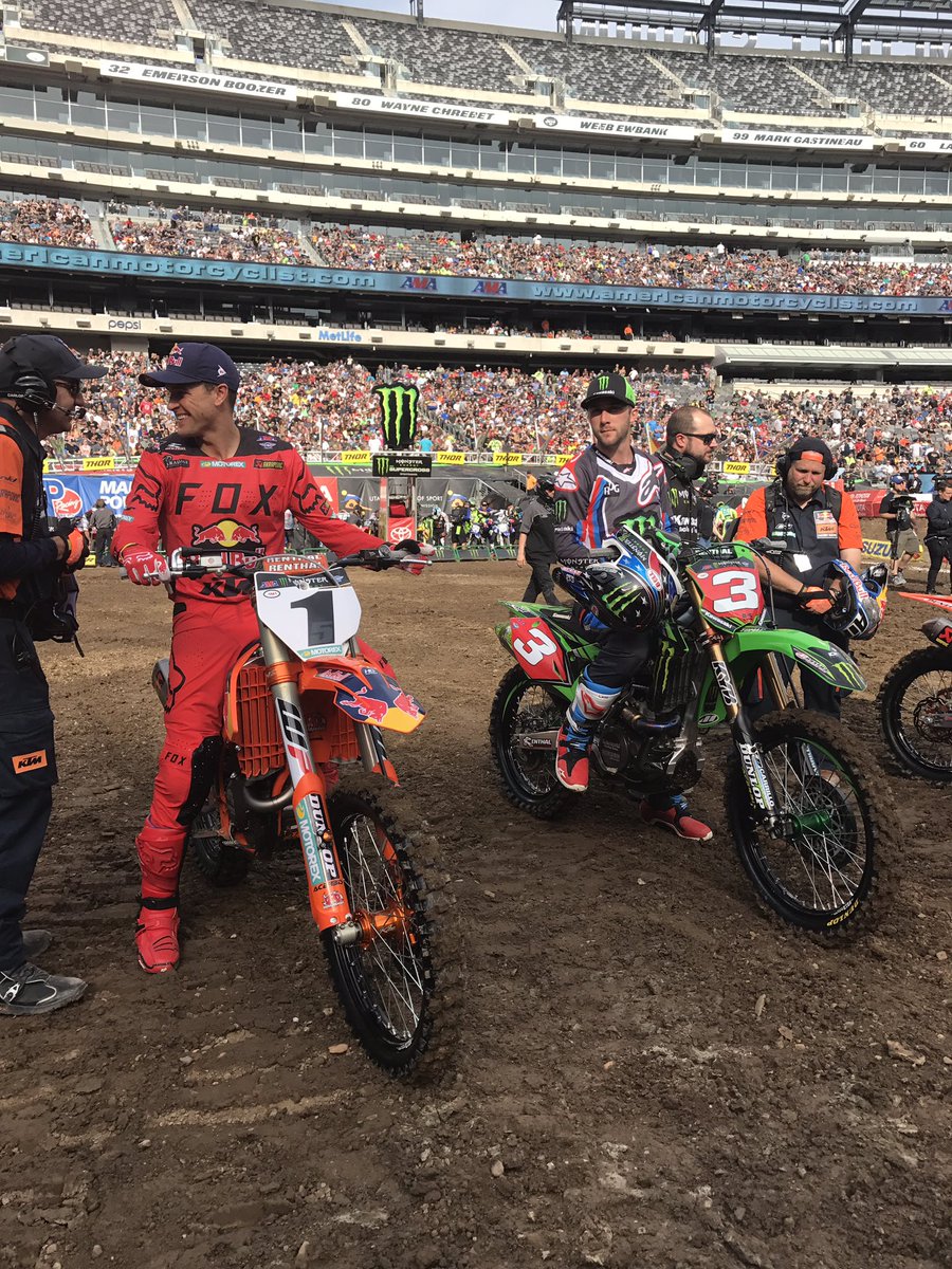 SupercrossLIVE's tweet photo. Are you #TeamDungey or #TeamTomac? https://t.co/bgM9zlxNpD