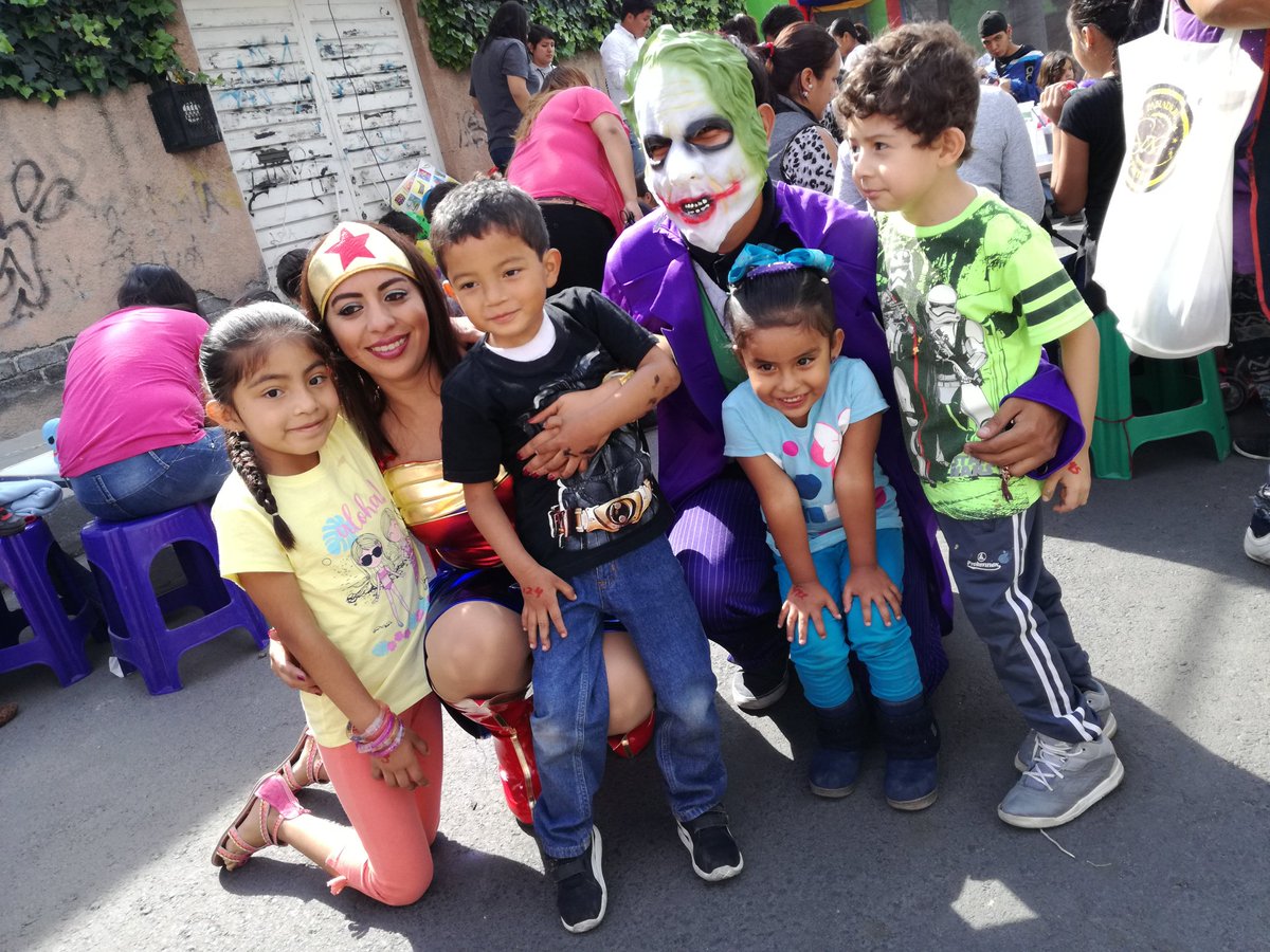 AdriiS917's tweet photo. Celebrando día de l@s niñ@s #Iztapalapa #ConElPoderDeLosNinos 😄 #MujerMaravilla #ElGuazon https://t.co/86V3IIdoVi