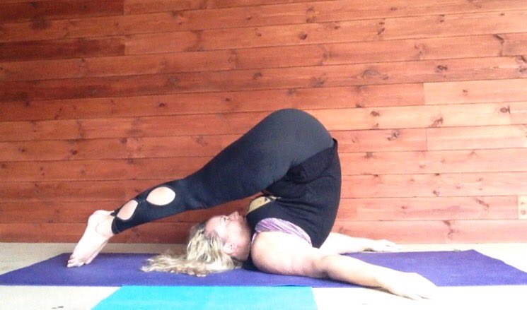 redwolfyoga's tweet photo. Day 29 #DOYOUvinyasa Halasana/Plough Pose #redwolfyoga #halasana #ploughpose #plowpose #yoga #yogalife  #curvyyoga #sheffield #asana https://t.co/4SmBgQufWZ