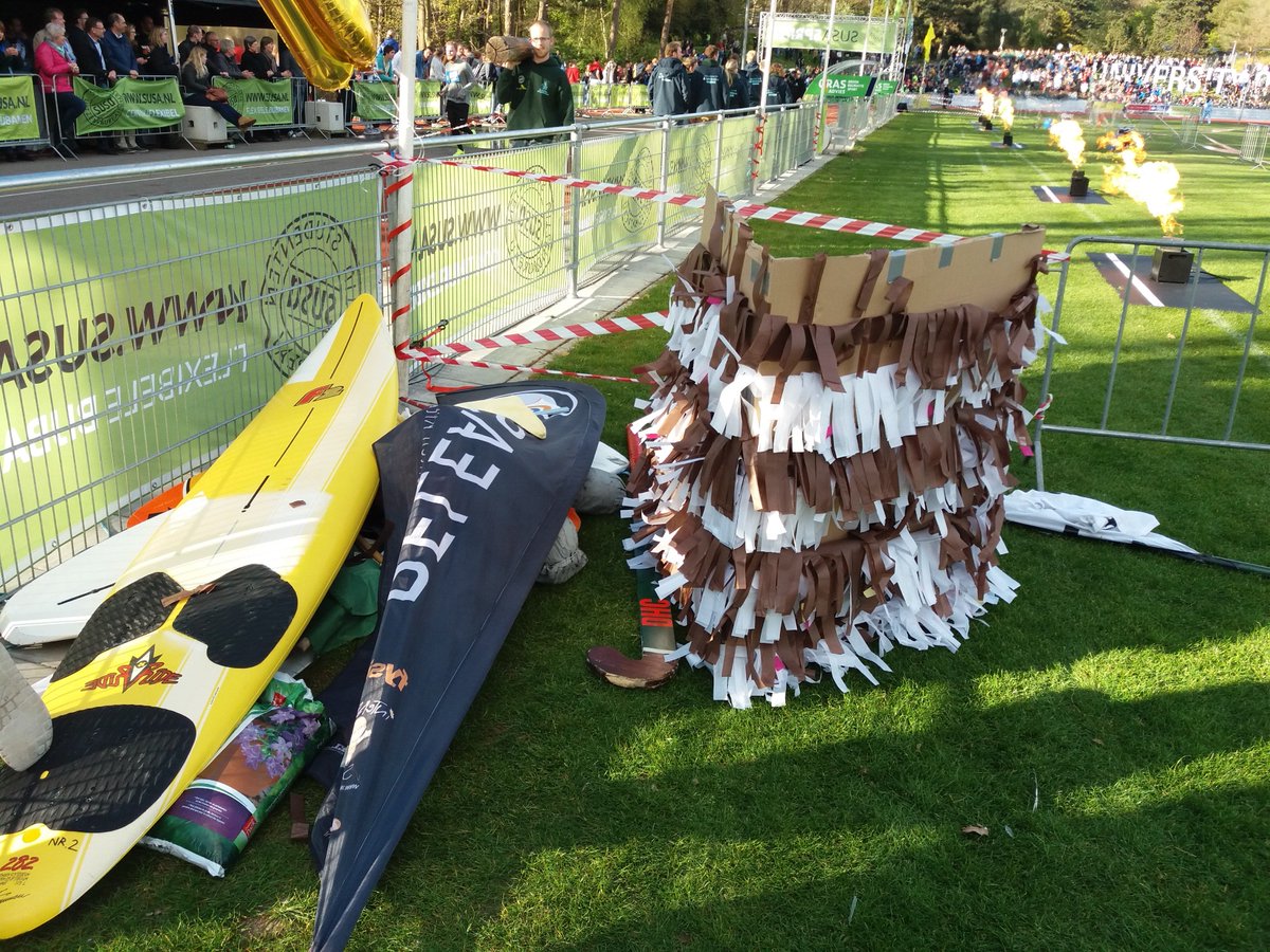 Blijft mooi om te zien hoe deelnemers met de gekste attributen de finish bereiken #bata45 #lustrumeditie #batavierenrace