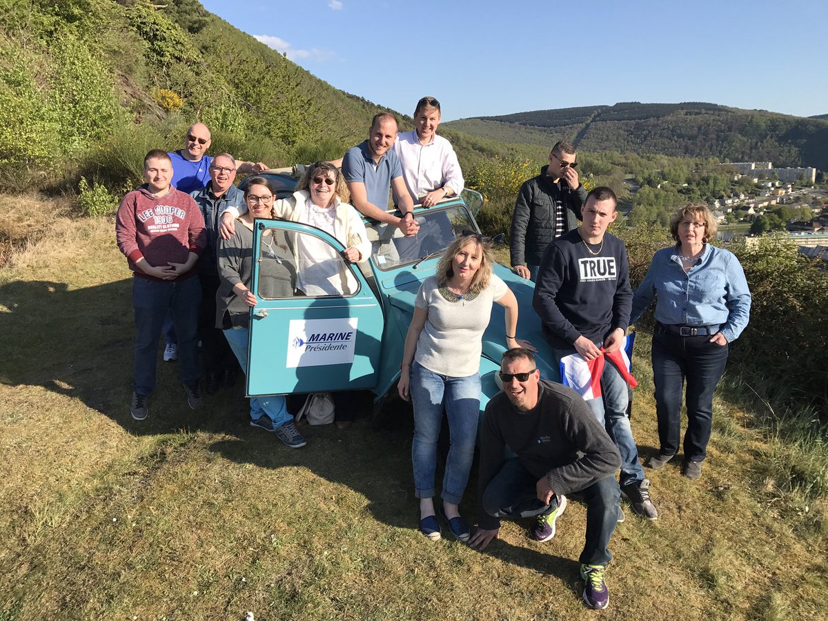 La caravane de soutien à Marine de passage à Revin #Marine2017 #AuNomDuPeuple @FN08_officiel 🇫🇷