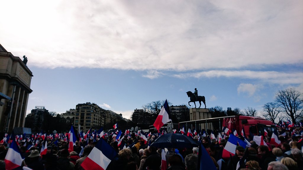 Quand je repense à cet enthousiasme du #Trocadero et que j'assiste à cet entre-deux-tours... #Electionsvolées #Chanceuniqueloupée #Fillon