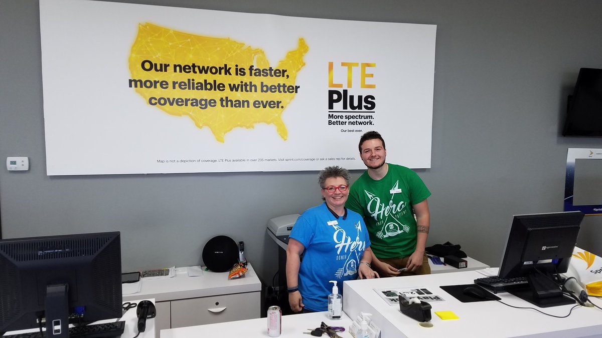 JakeFlaniken's tweet photo. Great day to come out to #Sprint on 63rd and Expressway in OKC.  Get 5 lines for $120/month and give life saving blood with @okblood. https://t.co/WZ8PL4ap17