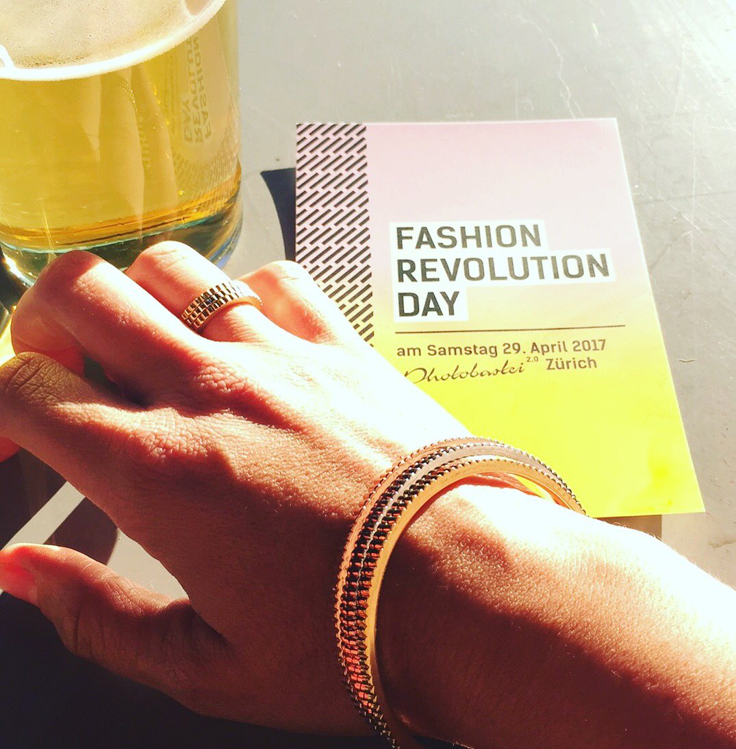 VDesignLab's tweet photo. V Design Lab 🍸 Aperitivando @ sunset 🌅 #ingranaggi #jewelry #sunset #aperitivo #fashionrevolutionswitzerland #minimal #fashion #Design https://t.co/e4kFU2Tqa5