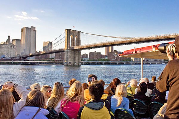 ShowTickets's tweet photo. The Ultimate New York City Itinerary in 3 Days, 1 Week and 2 Week #nycweekendguide https://t.co/qcEAkcVbh7 https://t.co/UWfXGt2V5K