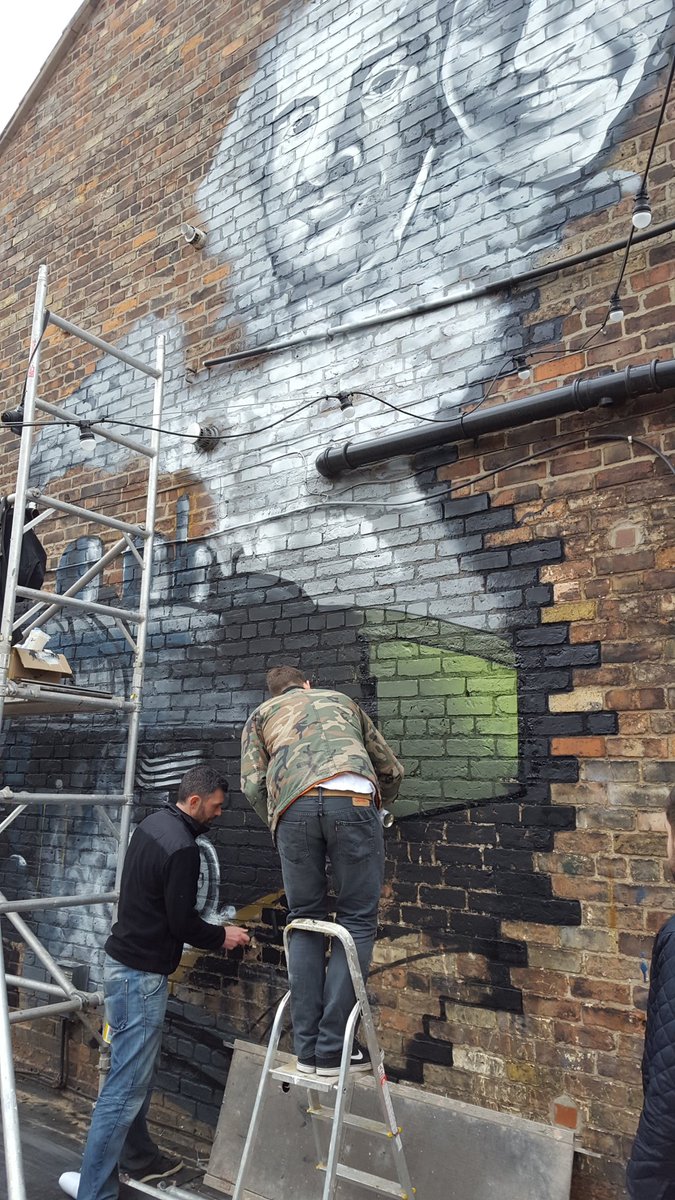 CreativeENRG's tweet photo. Making great progress on the new mural at Larkin's. @_SprayCreative doing some impressive work #art #enrg #creativeenrg https://t.co/Fxk8vxFfGx