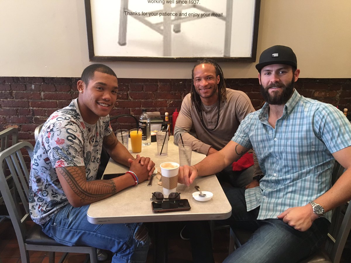 ParamountBeacon's tweet image. Happy to host some Cubbies before tonight's game at Fenway! Hope you liked brunch at The Paramount. @JArrieta34 @Addison_Russell #gosox