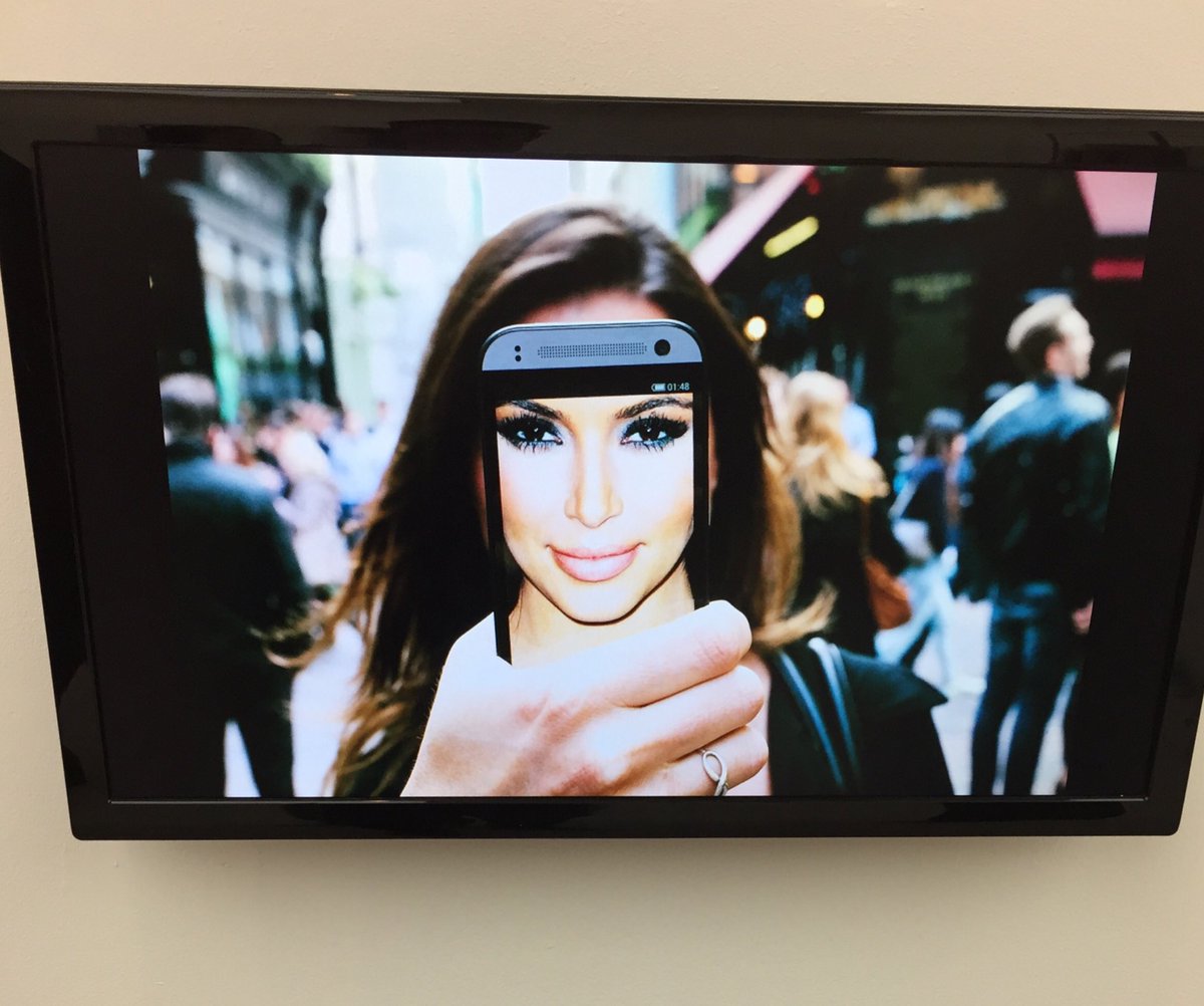 AlexPRoyce's tweet image. Spotted at the @saatchi_gallery, the handiwork of @HopeandGloryPR ...#phonies 📸cred @danrubin