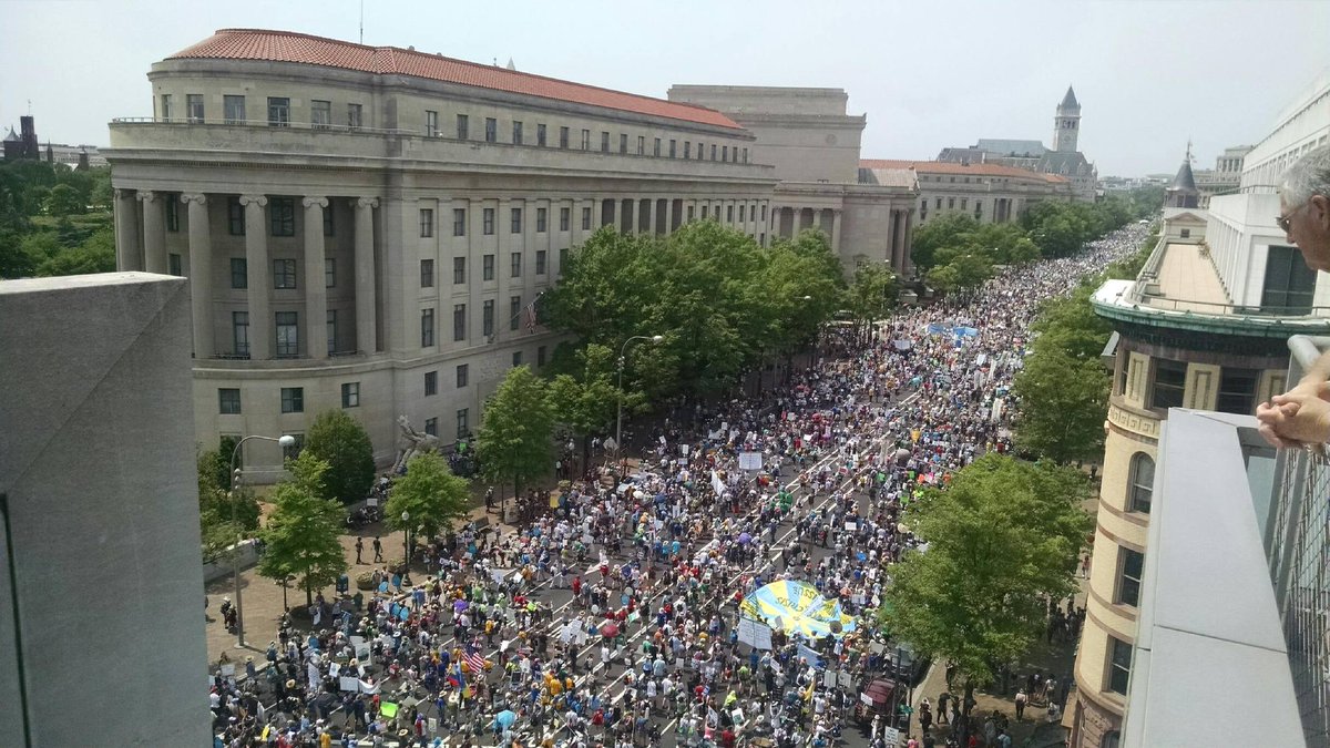 SierraClub's tweet image. Great rooftop pic! #climatemarch