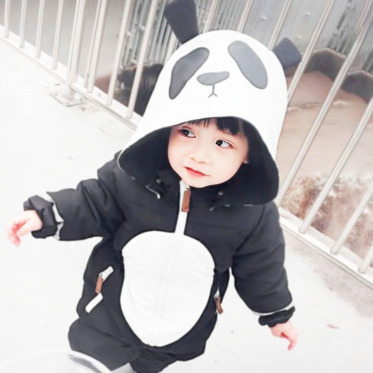 leeseungjun69's tweet photo. Como esta meio friozinho hoje, Chun vai se vestir de panda. Será que hoje vamos apresenta-lo ao meu irmão, sobrinho e Phon? https://t.co/kPFnW2EPpb