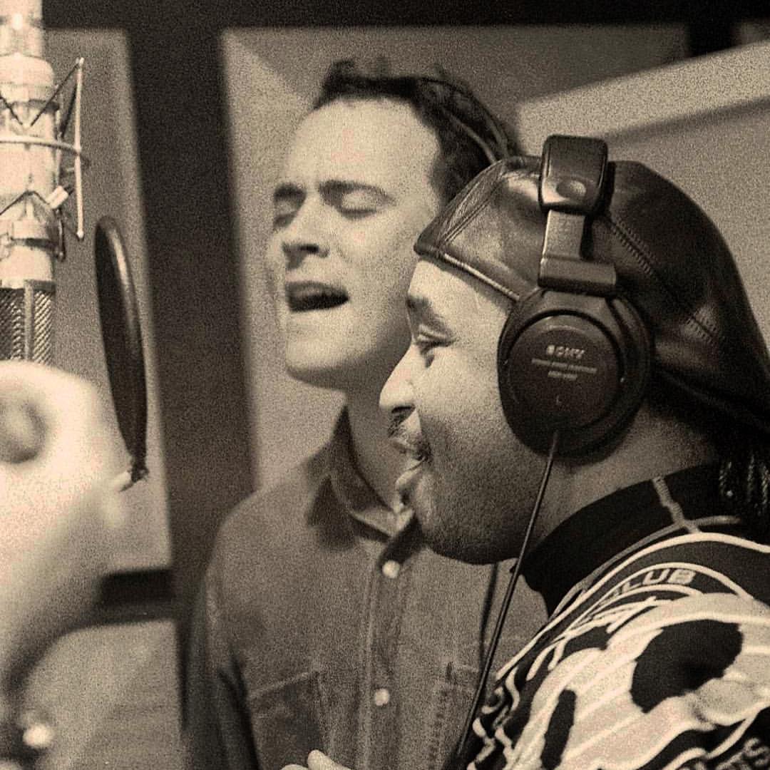 davematthewsbnd's tweet image. Rare picture of Dave &amp;amp; Carter recording background vocals on "Pig" in 1998. #DMBHistory #BTCS