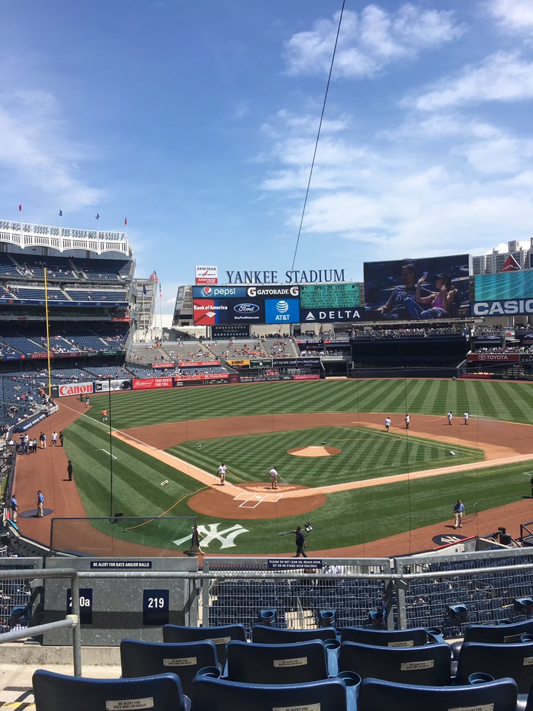 BeerRep23's tweet image. Drinking a brew watching the @yankees beat up the orioles!!🍻🍻🍻