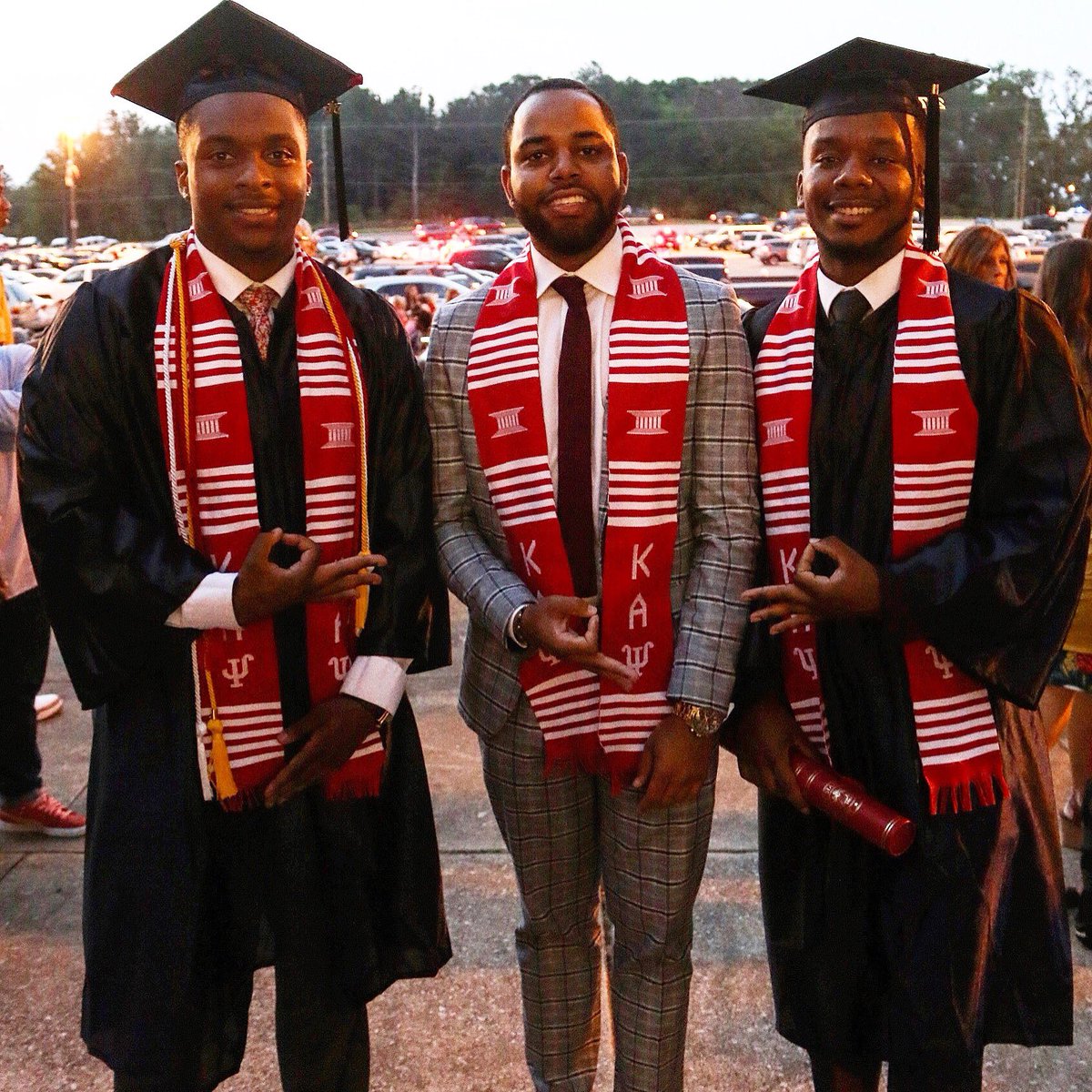 EtaMuNUPES's tweet photo. And just like that...🏠🎓
K.O.D just graduated 3 more #TheHouseHM https://t.co/mQMwmWHMcl
