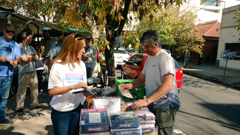 También estuve en la feria de 53 e/ 19 y 23, dialogando con los vecinos e intercambiando ideas Así se construye el #CaminoALaVictoria.
