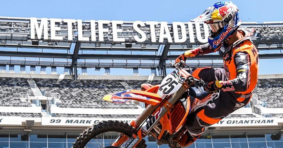 Happening now! <a href="/SupercrossLive/">Supercross LIVE!</a> at @MLStadium #SXNE #Contest - sot.ag/6bGPq