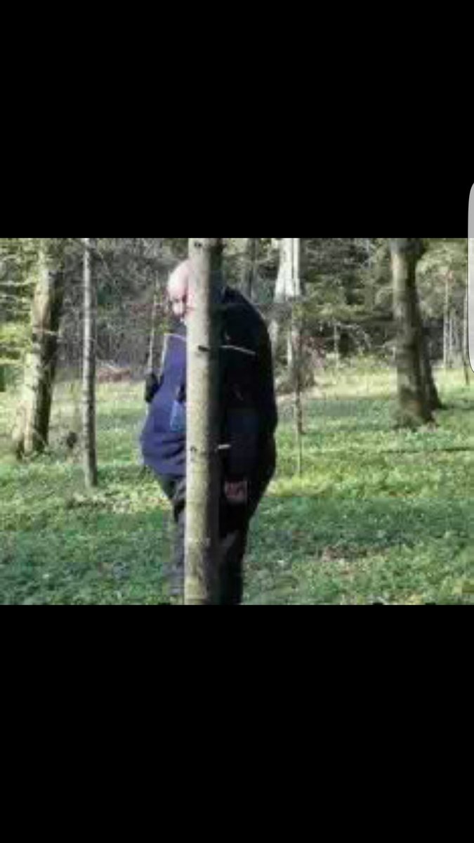 يوجد رجل في الصورة من يستطيع رؤيته  فهو ذا نظر حاد