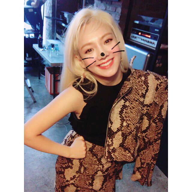 [OTHER][26-11-2013]SELCA MỚI NHẤT CỦA HYOYEON  - Page 23 C-n3ReyUMAANPxN