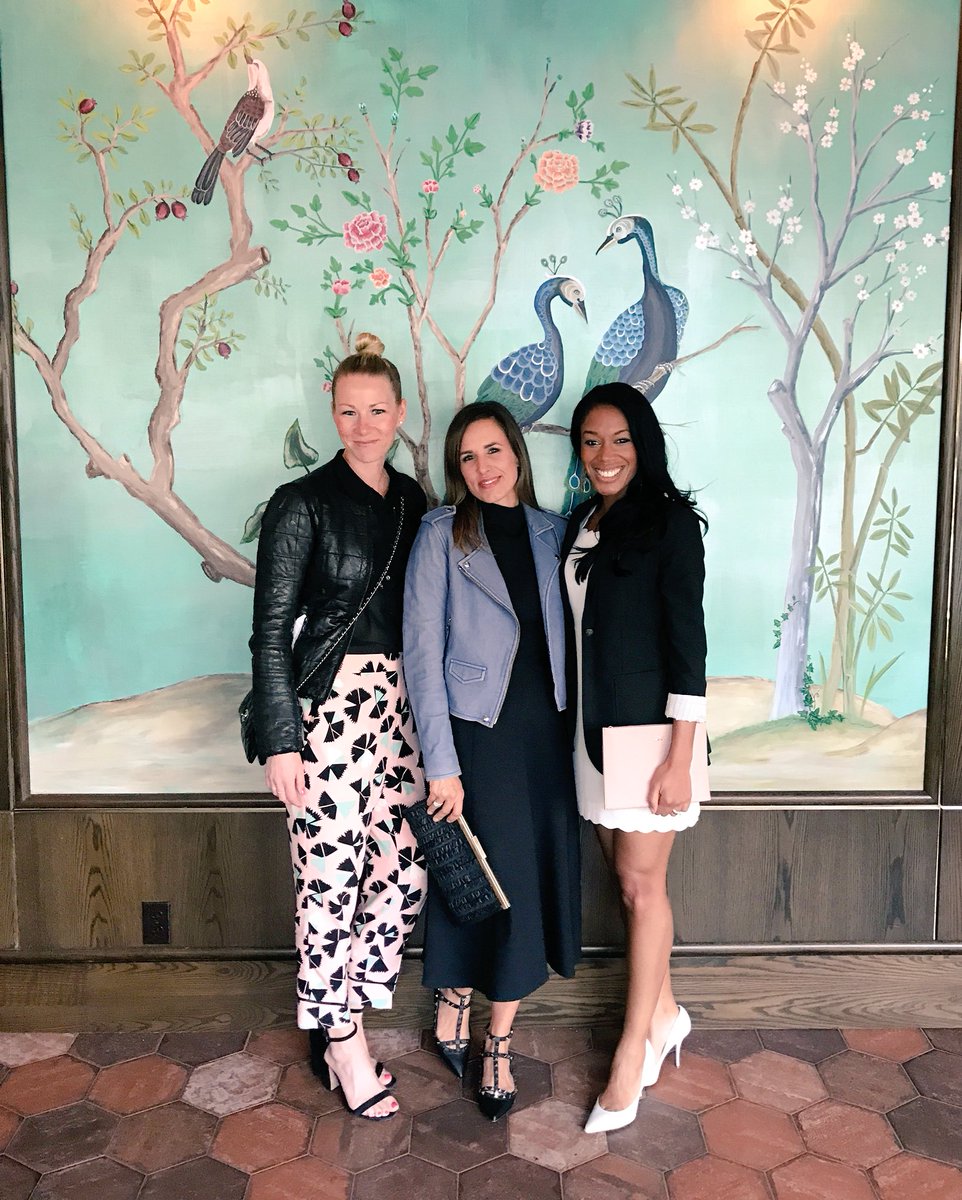 reeljennysteele's tweet image. Finally got to try @EatForeign! Food was incredible! #yyc #yyceats #porkbuns