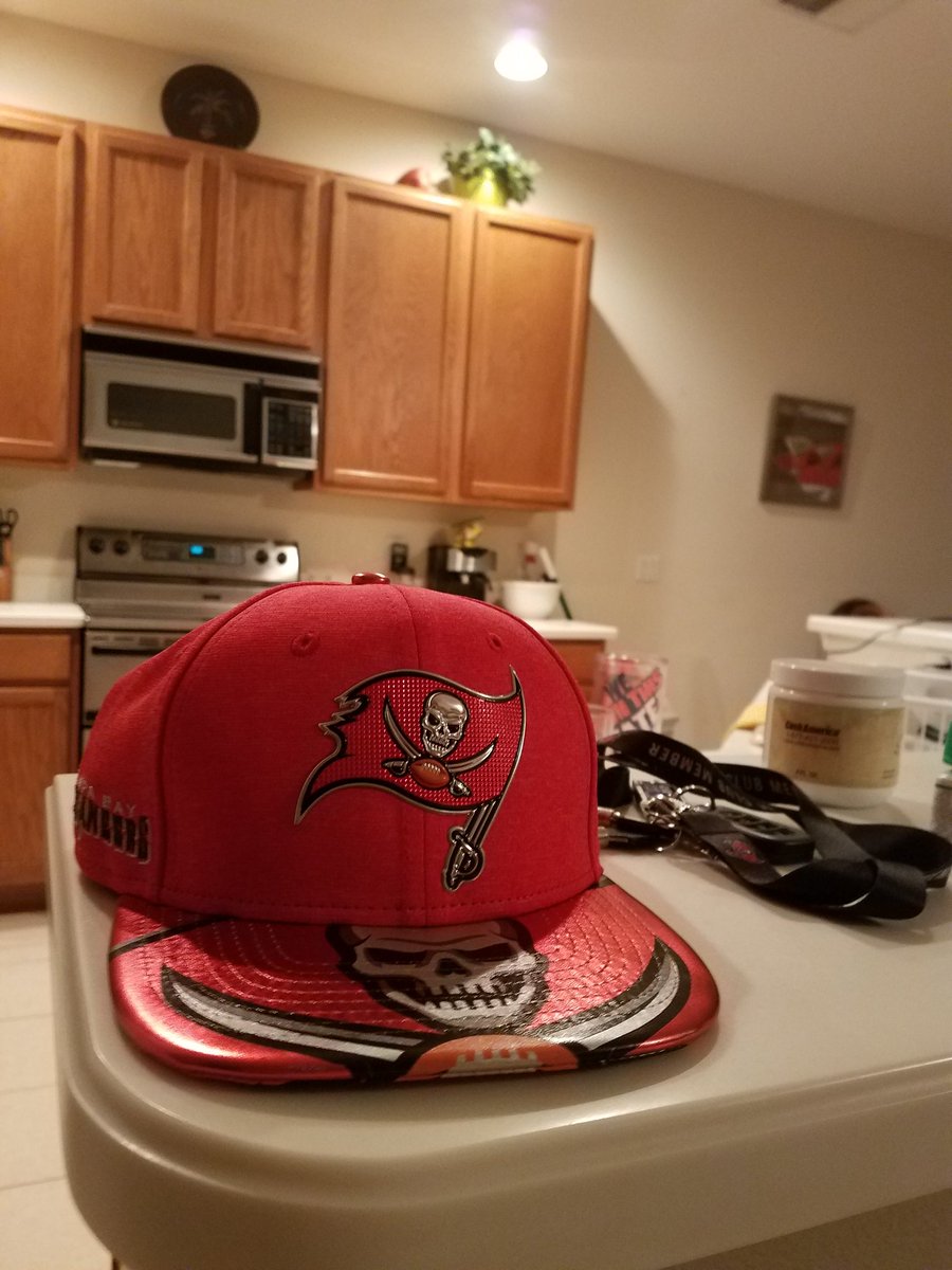 That hat tho!!! <a href="/TBBuccaneers/">فني كاميرات مراقبة</a> #siegetheday #buccaneers #gobucs #tampabay #tampa #NFLDraft <a href="/brianfordjr/">Brian Ford</a> #ThankYou 🔥💯❤