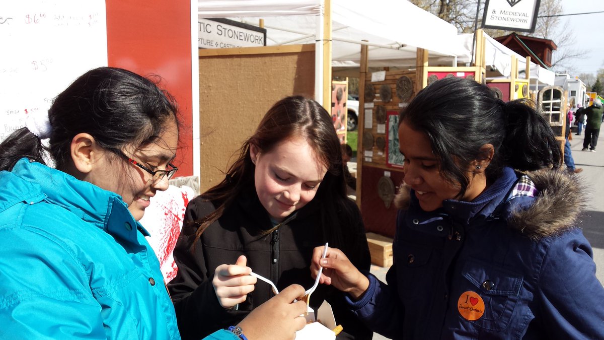 teamelson's tweet photo. #eMSF2017 with our new friends from Pune India #punewyevale exchange loving the Canadian snacks https://t.co/lntDVbONhU