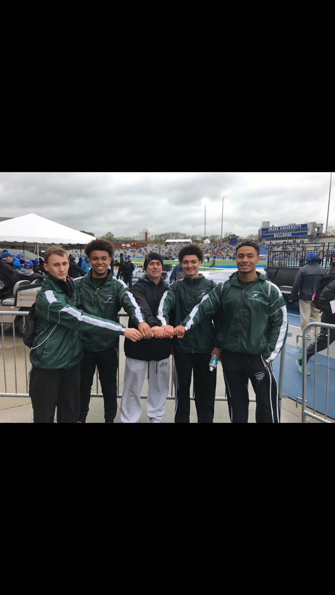 BremBrem623's tweet photo. My Brethren!!! 4x1 4th fastest time in the state 43:22 https://t.co/x7pmhMIWbK