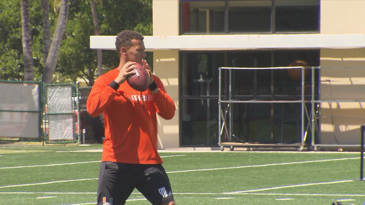 Canes QB Brad Kaaya falls to Lions in 6th round, reunited with Al Golden in NFL bit.ly/2oKqivB https://t.co/R2XcumrRVM