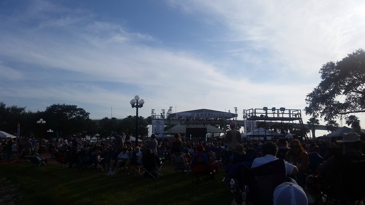 #FunNCountry at Coachman park in Clearwater with @hamiltonmist enjoying some music