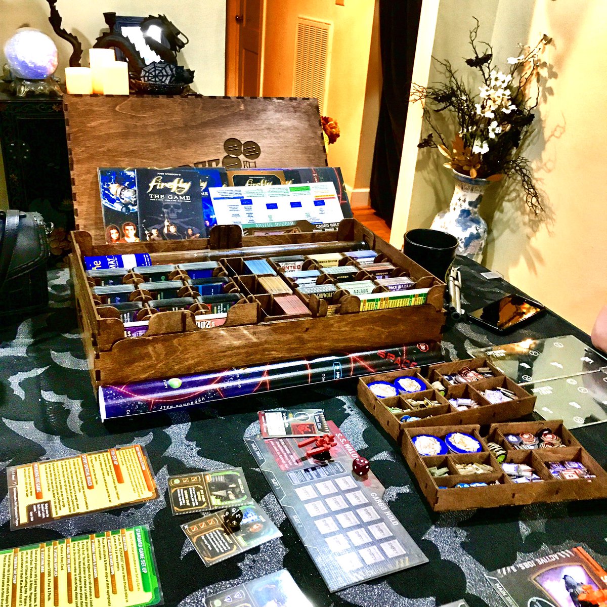 PaleValkyrie's tweet image. Big ol&apos; Firefly The Game box for International Board Game Day
#firefly #fireflythegame #internationalboardgameday