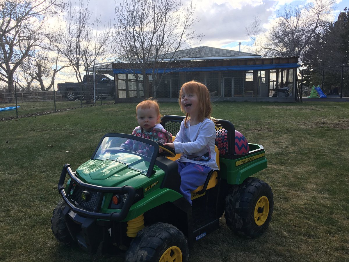 CropBell's tweet photo. @CervusEquipment @DeereScott the gator sisters are out #Cruzen https://t.co/5WarRxnPR8