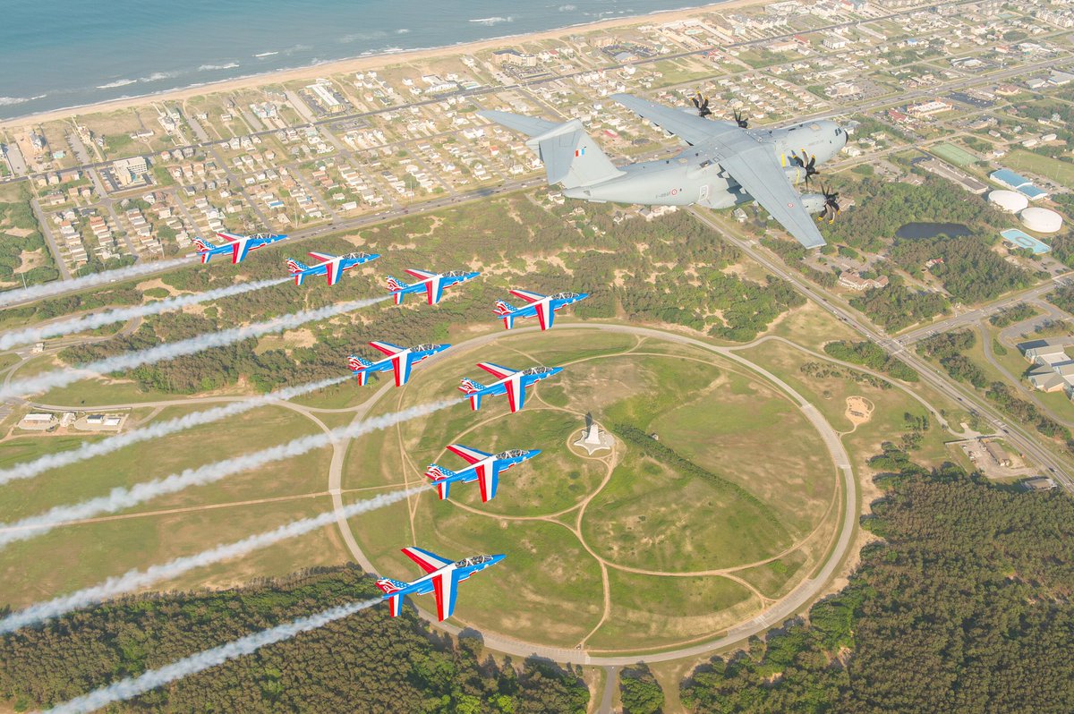 PAFofficiel's tweet photo. Encore un magnifique vol photo avec l'A400M du Touraine #PAFUSTour 🇺🇸#Armee_de_lair #NorfolkVA #partage #passion https://t.co/PRouMYdmPO