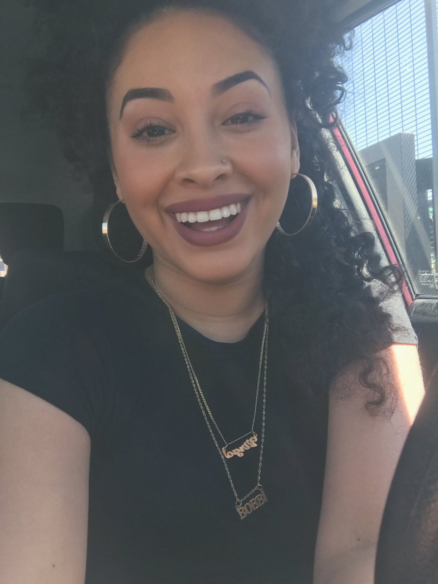 BOBBi_DEAN's tweet image. #DominicanProblems la ñiña es dientuda y trompuda 😆😝😚 #HappySatutday