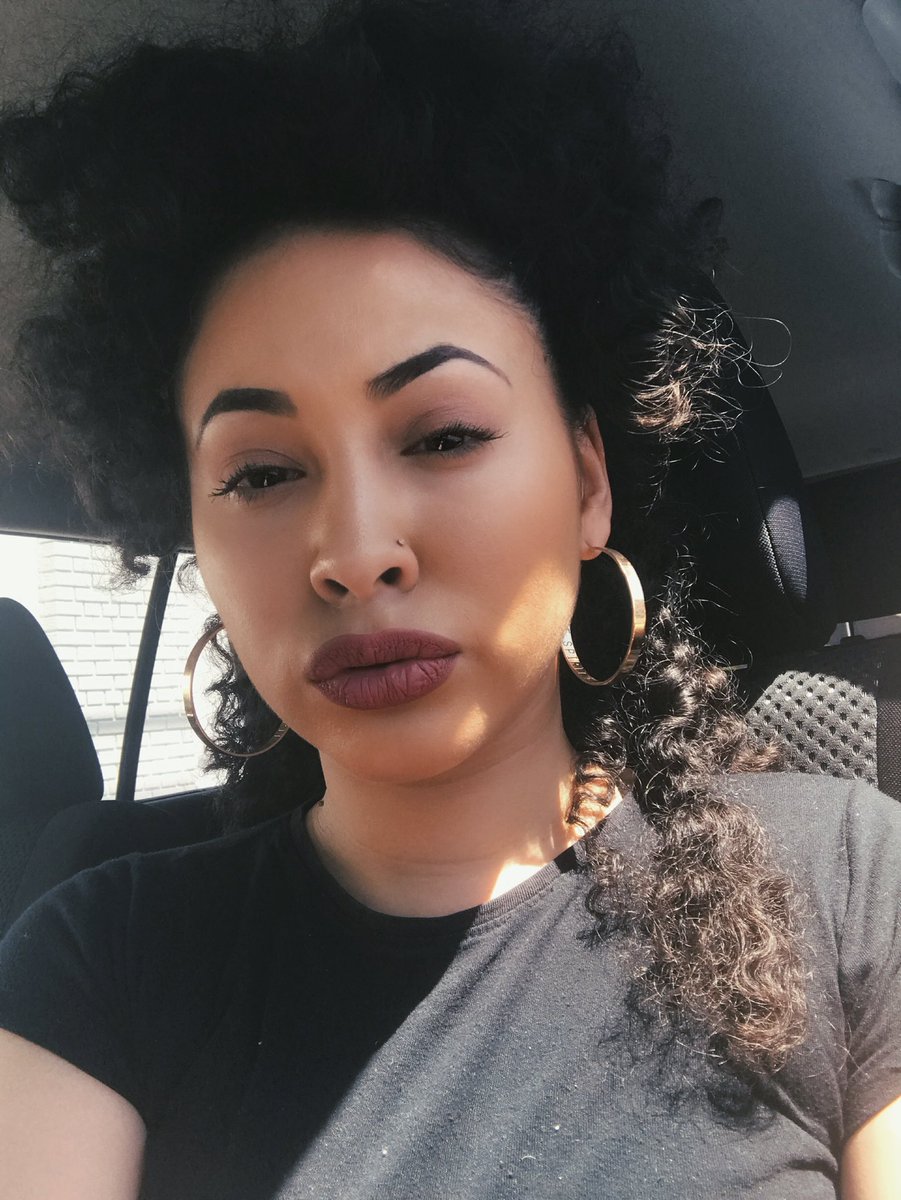 BOBBi_DEAN's tweet image. #DominicanProblems la ñiña es dientuda y trompuda 😆😝😚 #HappySatutday