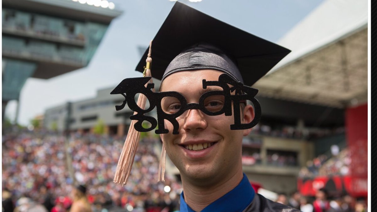 UofCincymag's tweet image. So many great scenes from today. Check out the image gallery: magazine.uc.edu/editors_picks/… #UCGrad17